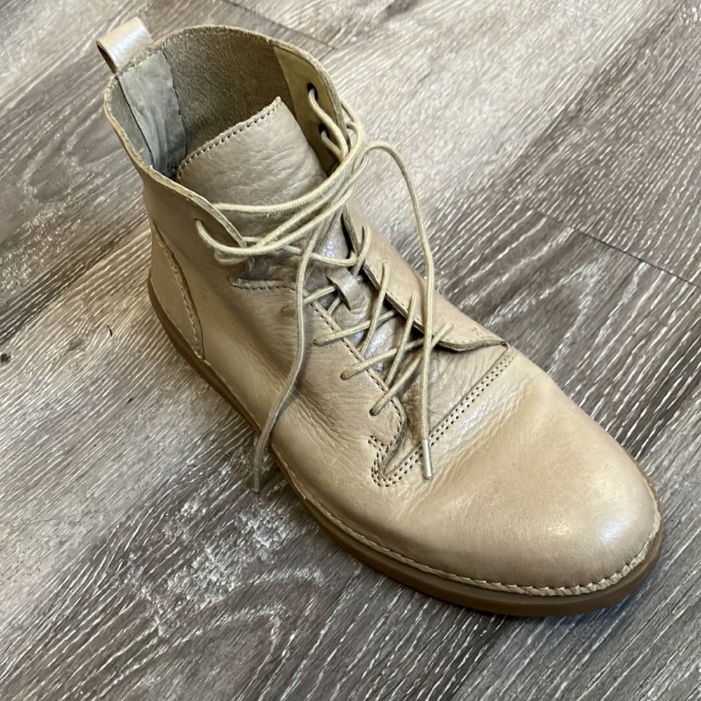 Clarks - Picture 15 of 17